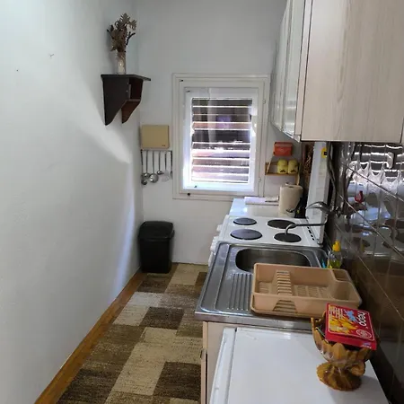 Planinska Kuca Vladanka - Planina - Banjska Strana - Preko Puta Staze * Berg Goč