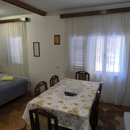 Planinska Kuca Vladanka - Planina - Banjska Strana - Preko Puta Staze * Berg Goč