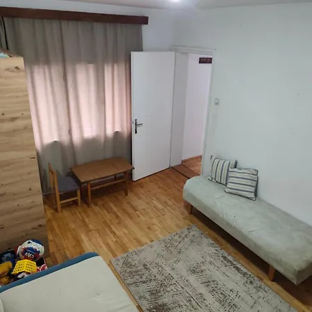 Planinska Kuca Vladanka - Planina - Banjska Strana - Preko Puta Staze ゴーツ